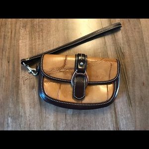 Dooney & bourke wristlet